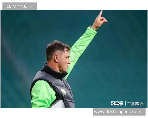 足球明星拳头真实图片展现运动员的力量与激情